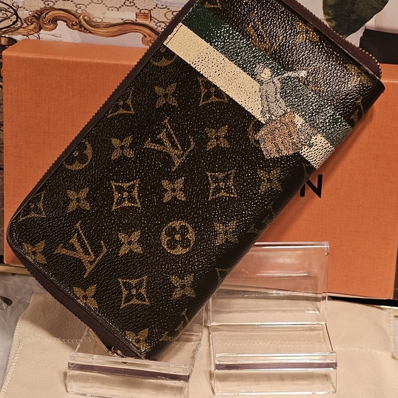 Louis Vuitton Limited Edition Monogram Porter Organizer/Wallet - Picture 4 of 16